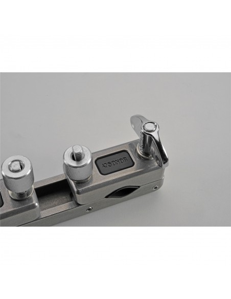 Abrazadera doble con múltiples abrazaderas