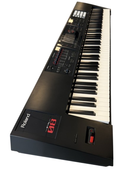ROLAND FA-08 Usata
