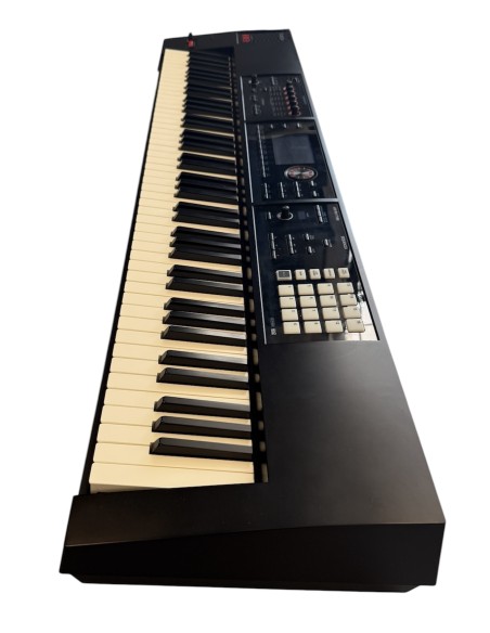 ROLAND FA-08 Usata