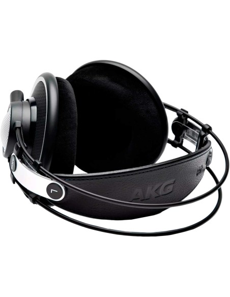 AKG K702