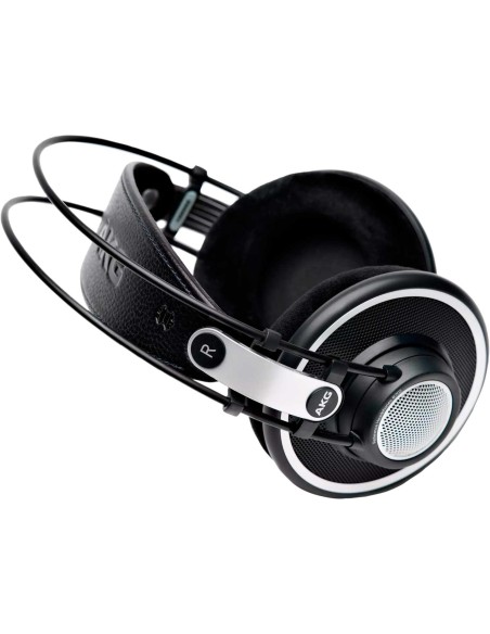 AKG K702