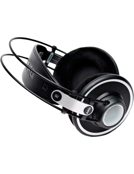 AKG K702
